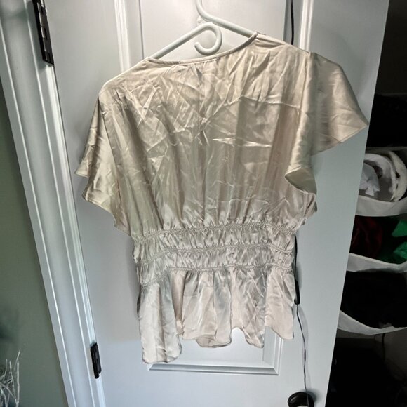 White House Black Market Women's Size Medium SS Fltr Slv Smocked Blouse Oat- NWT - Picture 7 of 7